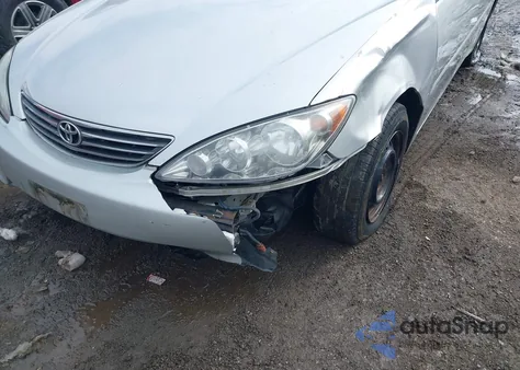 2005 Toyota Camry Le z USA, uszkodzony, nr VIN 4T1BE30K55U515083